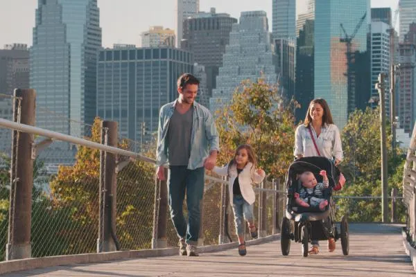 Familia en nueva york caminando