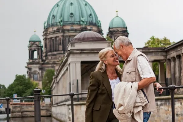 Pareja de mayores turistas